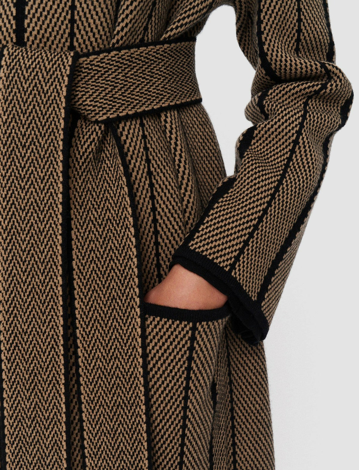 JOSEPH Fashion Women Chevron Jacquard Knitted Coat Black/Oak